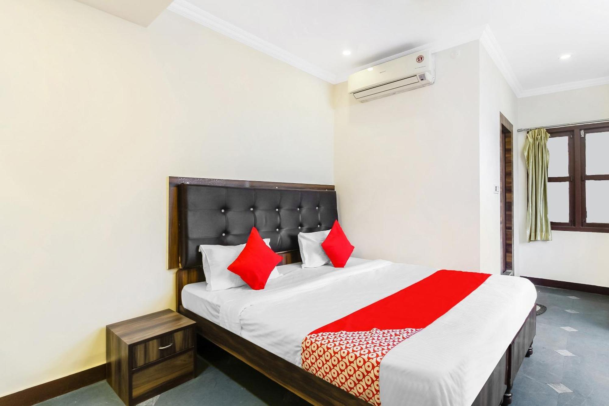 Hotel O Tokyo Hyderabad Bagian luar foto