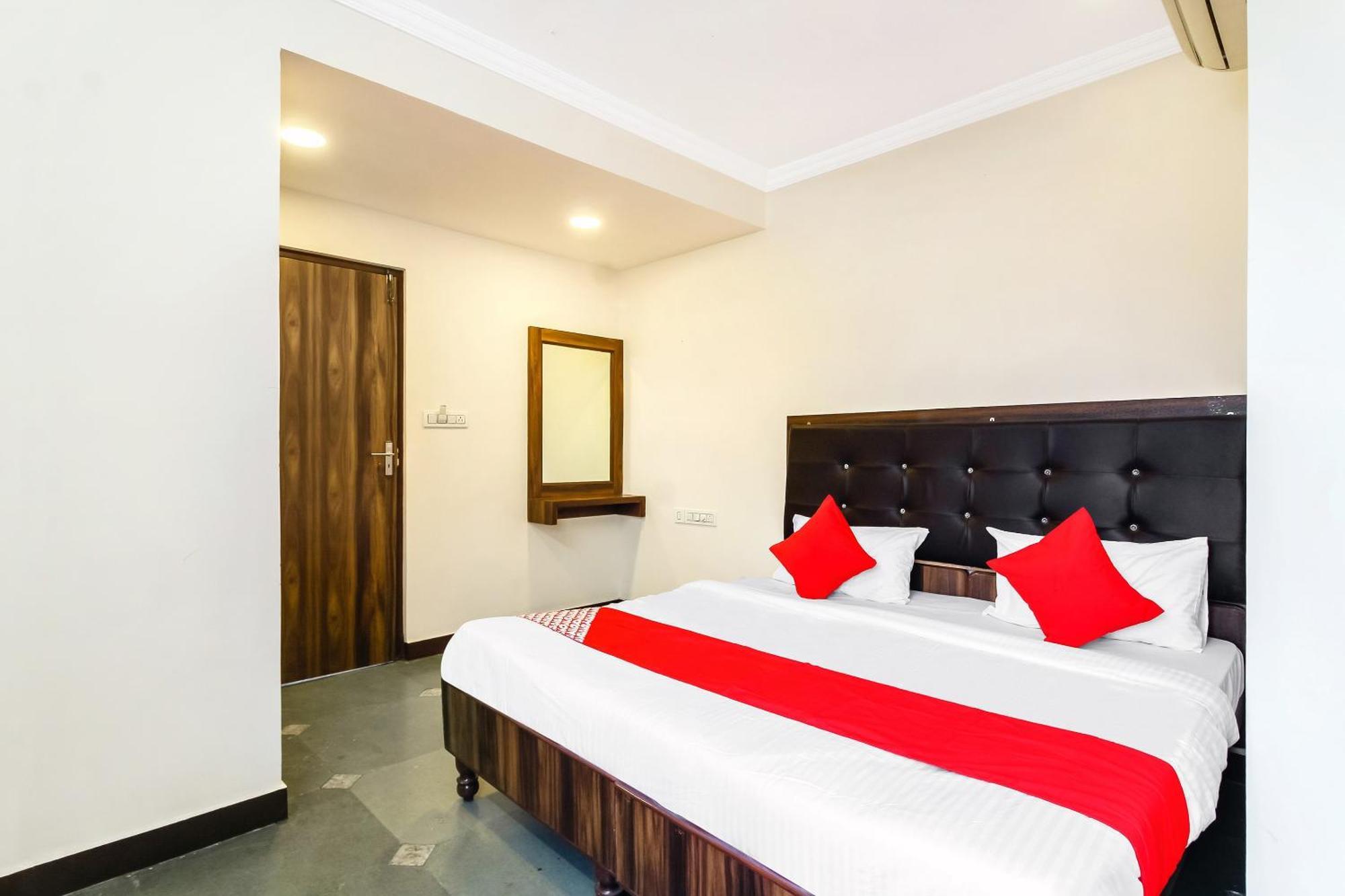 Hotel O Tokyo Hyderabad Bagian luar foto