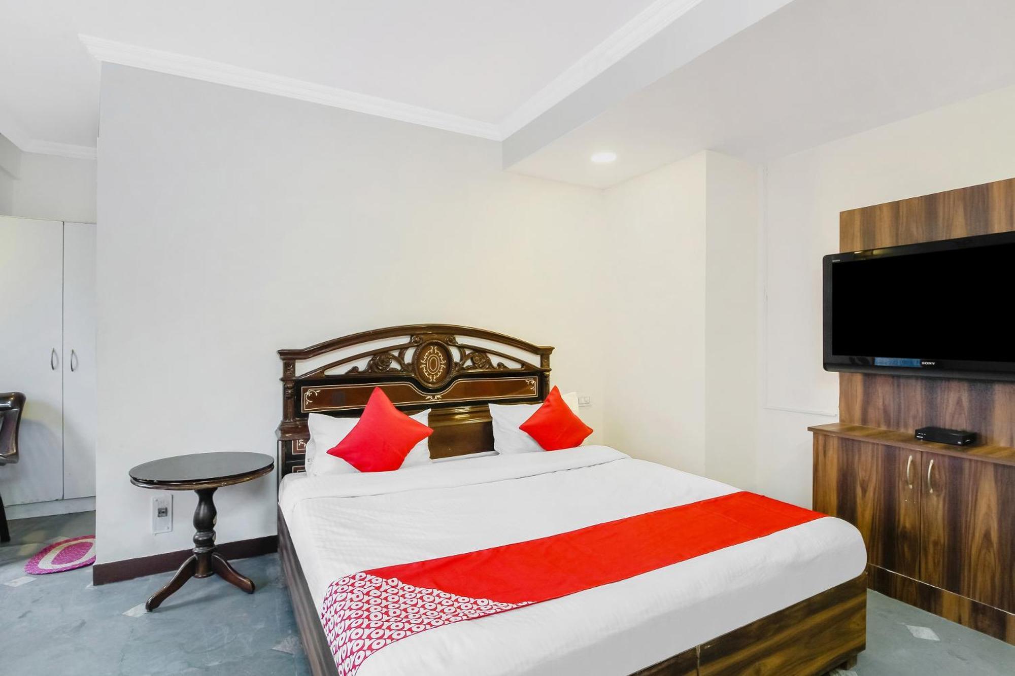 Hotel O Tokyo Hyderabad Bagian luar foto