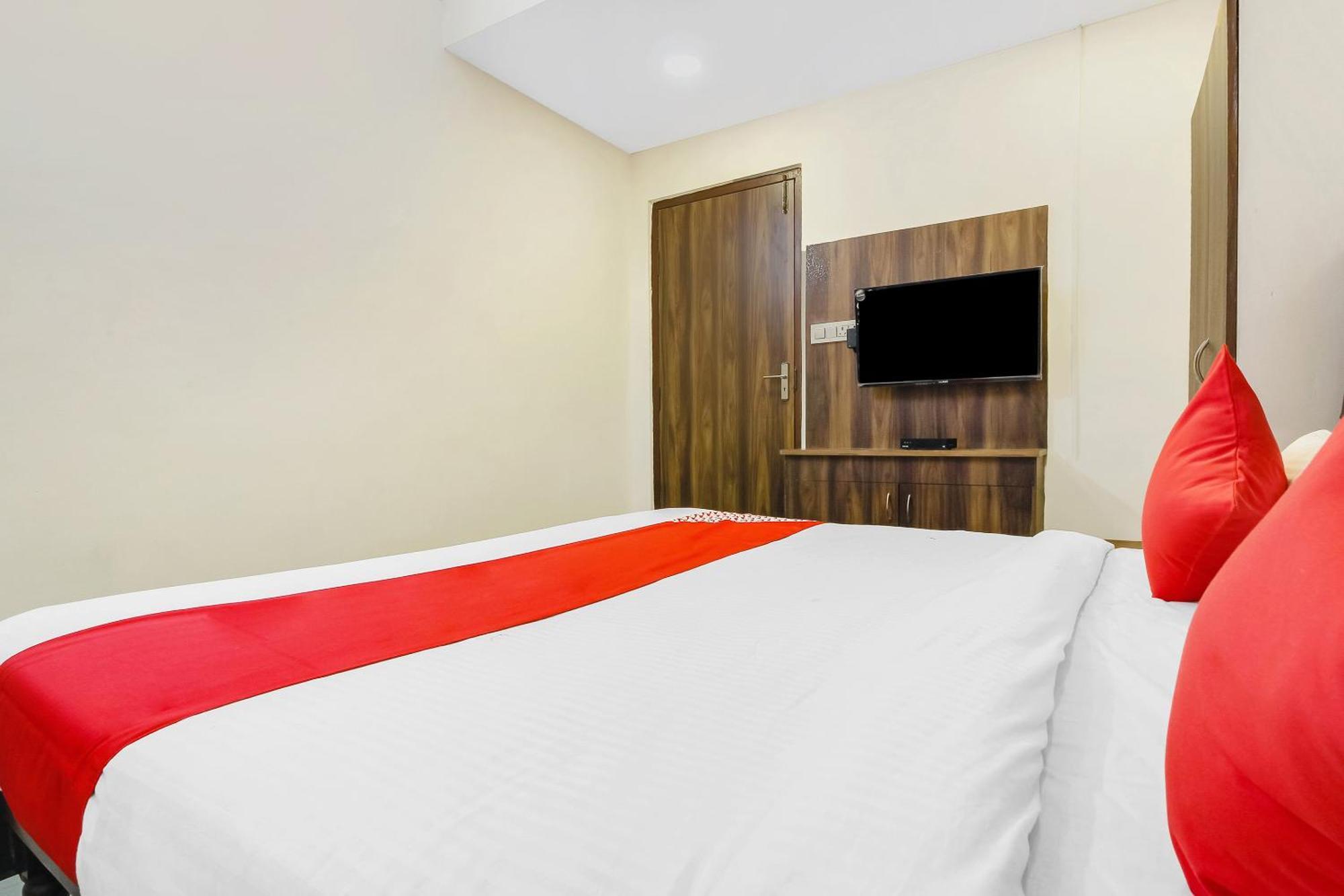 Hotel O Tokyo Hyderabad Bagian luar foto