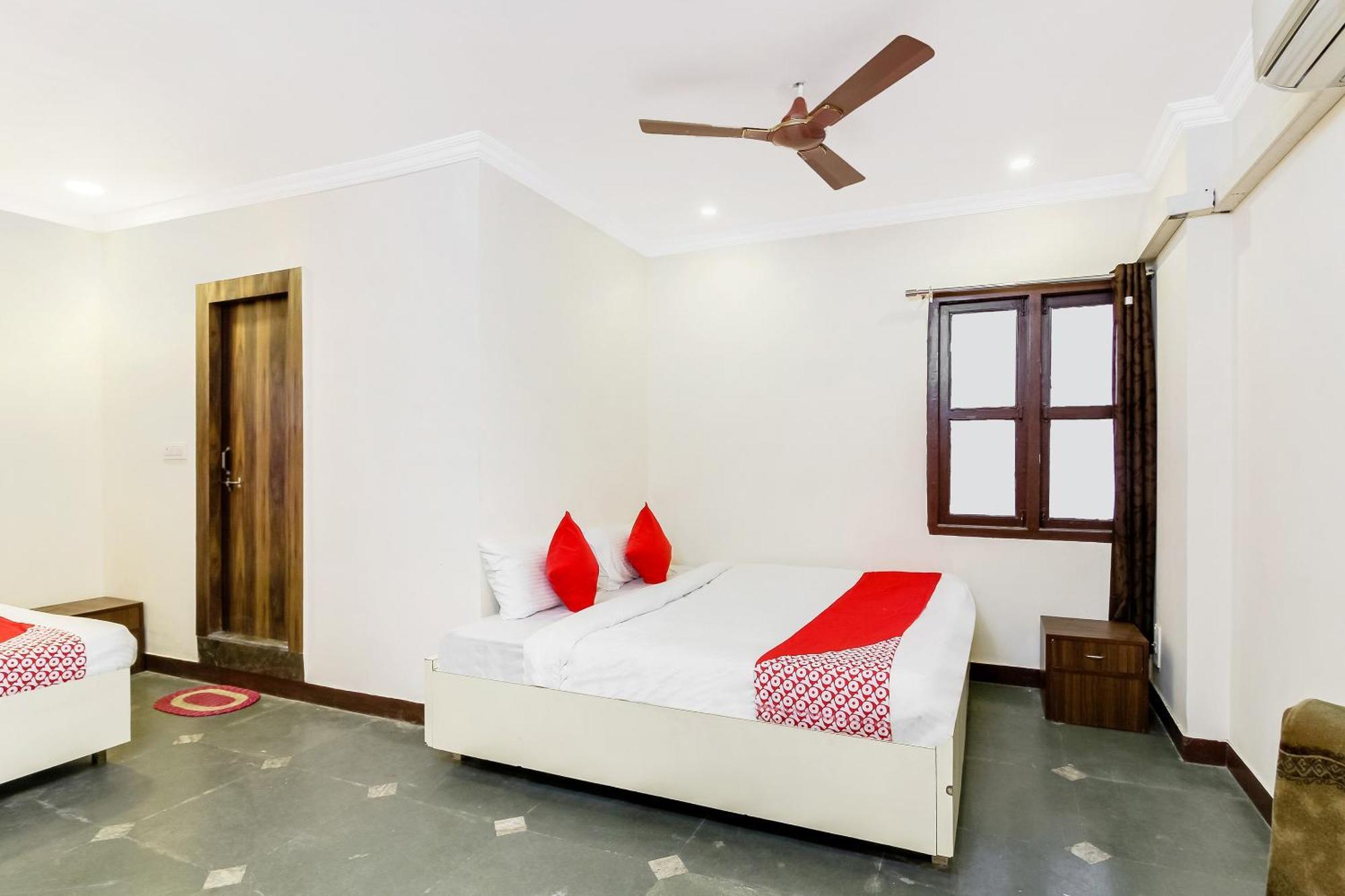 Hotel O Tokyo Hyderabad Bagian luar foto