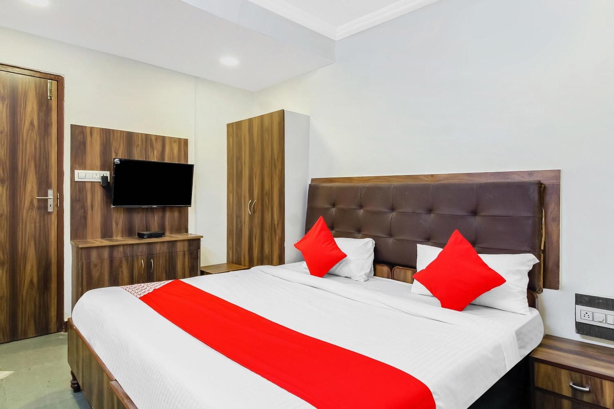Hotel O Tokyo Hyderabad Bagian luar foto