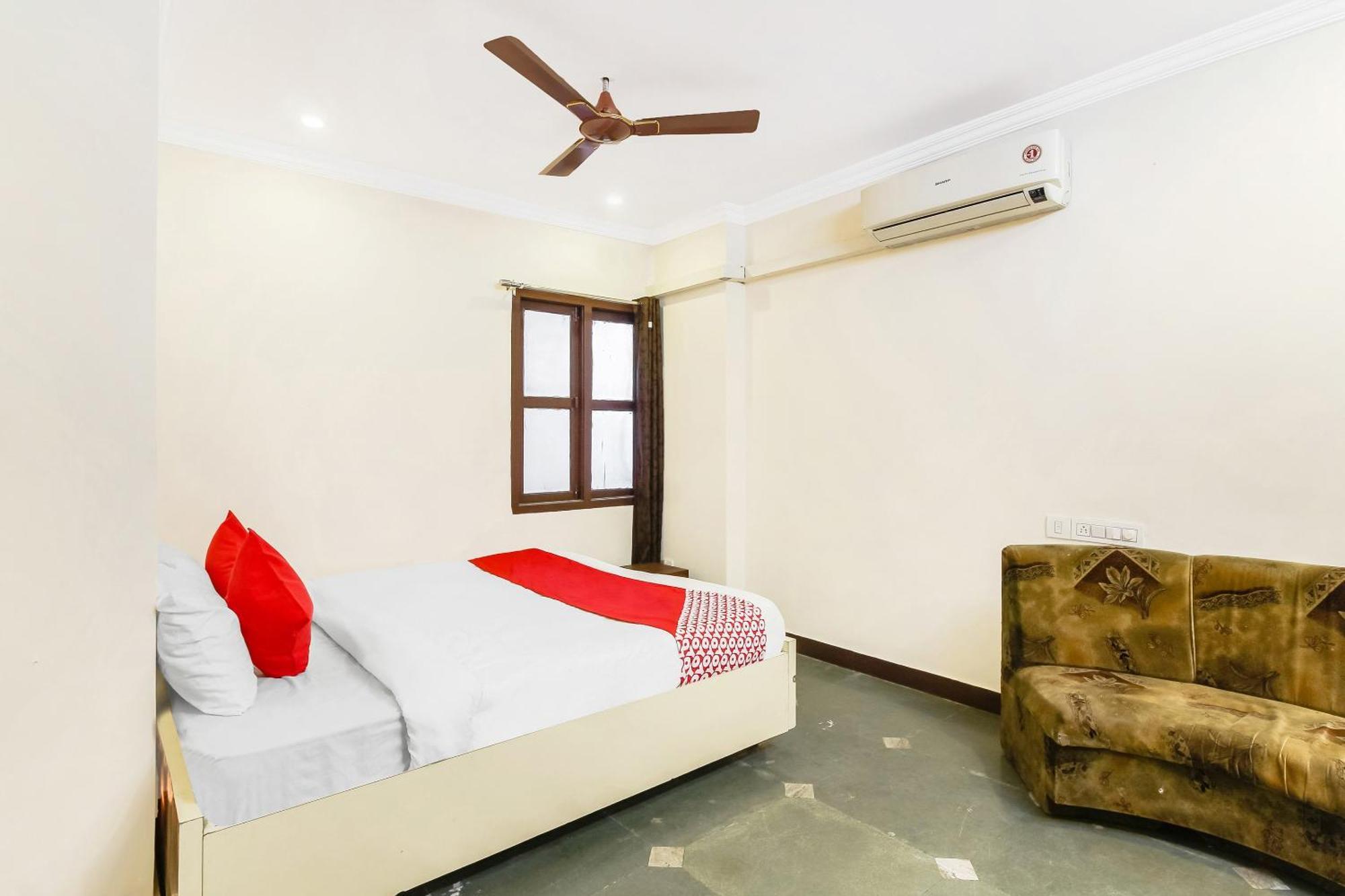 Hotel O Tokyo Hyderabad Bagian luar foto