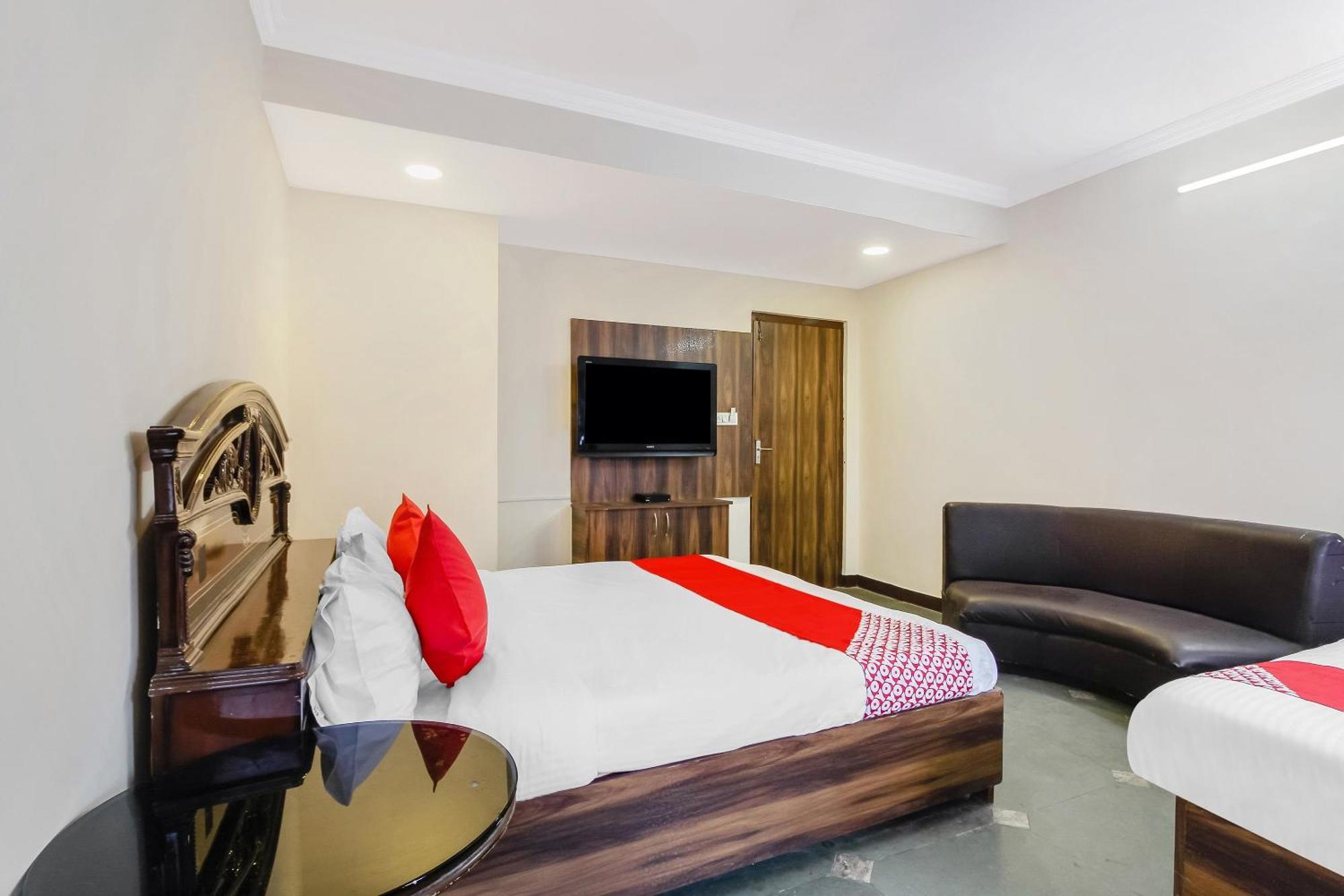 Hotel O Tokyo Hyderabad Bagian luar foto