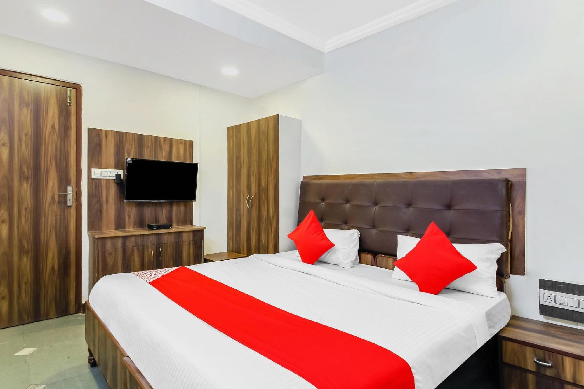 Hotel O Tokyo Hyderabad Bagian luar foto