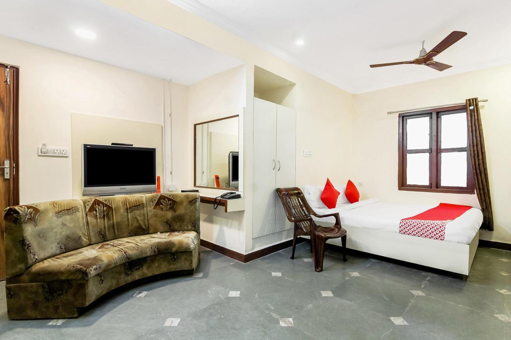 Hotel O Tokyo Hyderabad Bagian luar foto