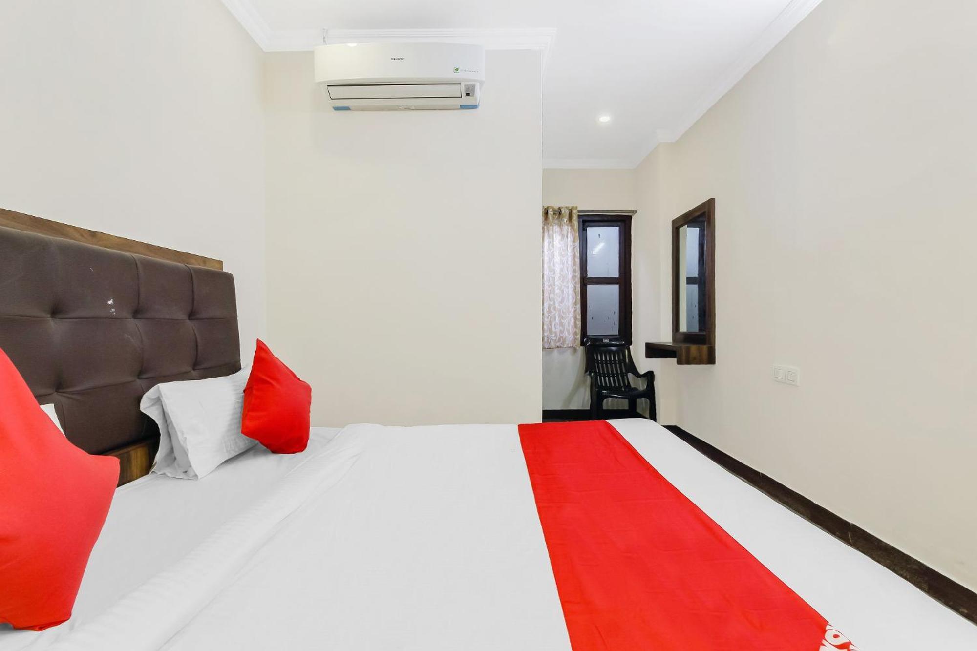 Hotel O Tokyo Hyderabad Bagian luar foto